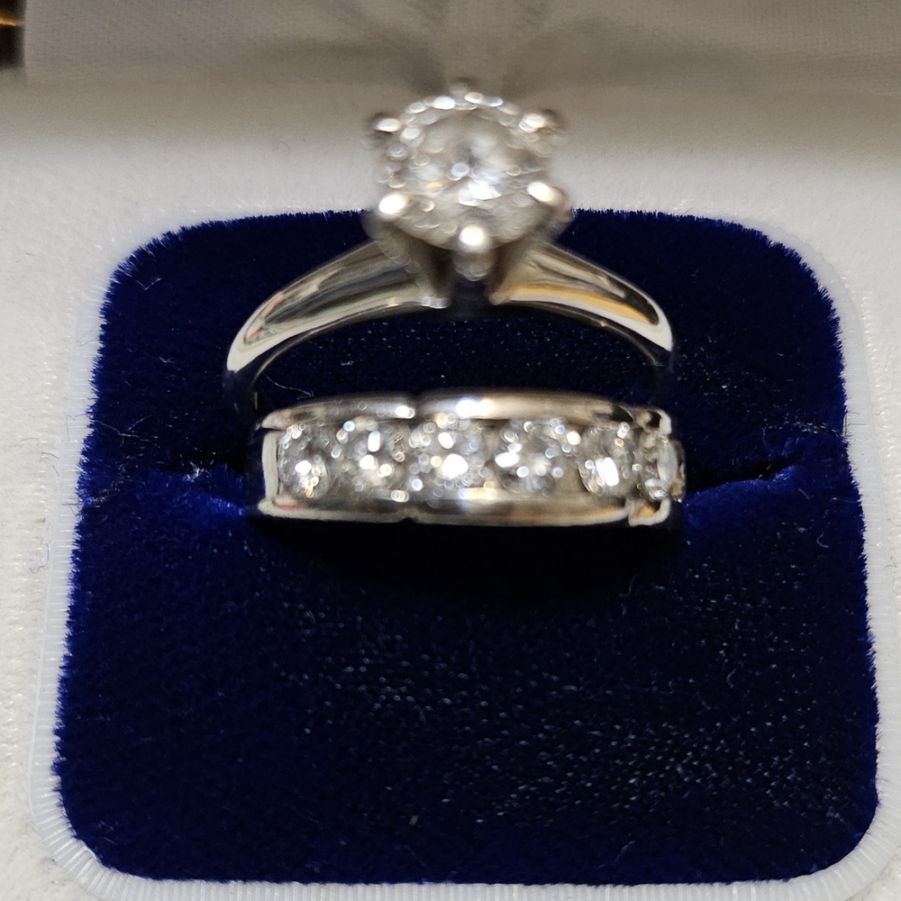Elegant Platinum With Earth Natural  Diamond Ring Set